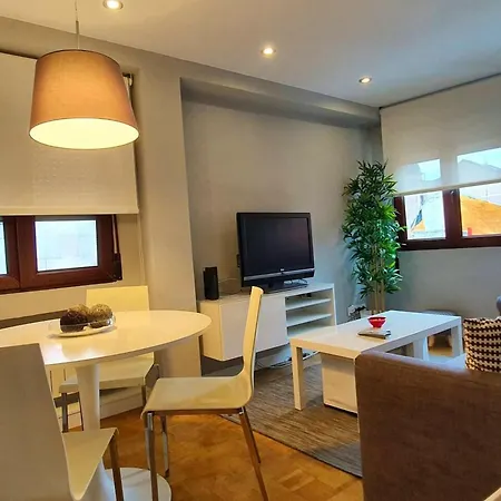 アパート Comfortable In 50 M² Near Amenities ヒホン